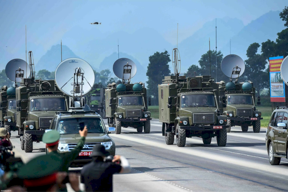 Khí tài quân sự tại Tổng hợp luyện